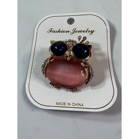 Sweet Owl Pin/Brooch w/ Large Blue Eyes. Blue & Pink. 1 1/2" x 1 1/4". - Picture 2 of 8